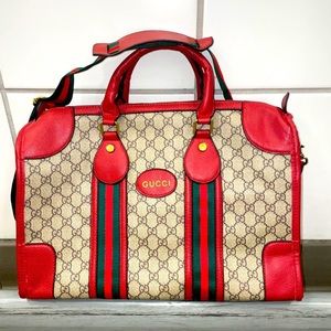 Gorgeous Gucci Monogram - Can be carried as a purse / bag or carry on. ♥️